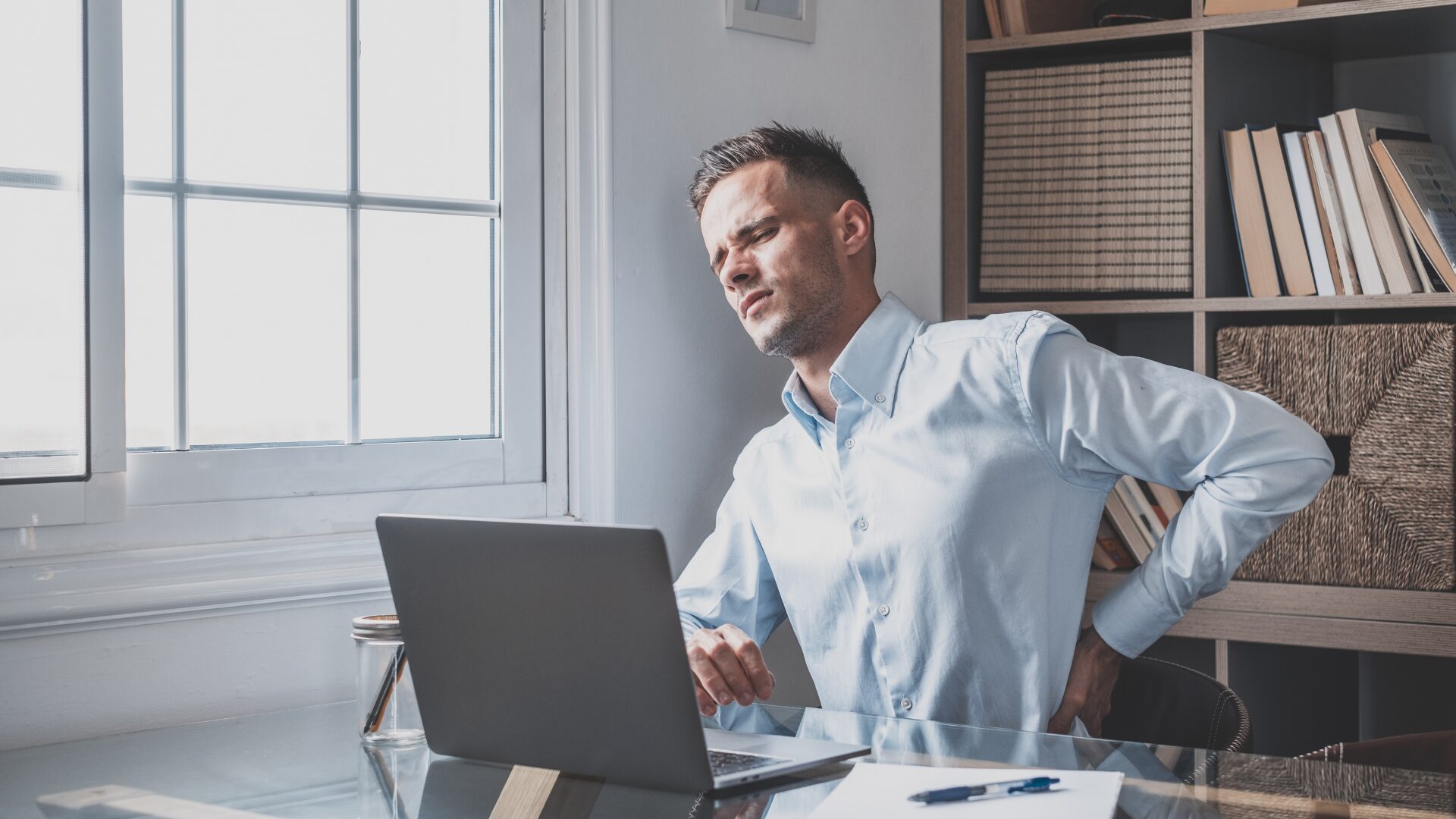 デスクワーク,座りっぱなしの腰痛,ヘッダー画像